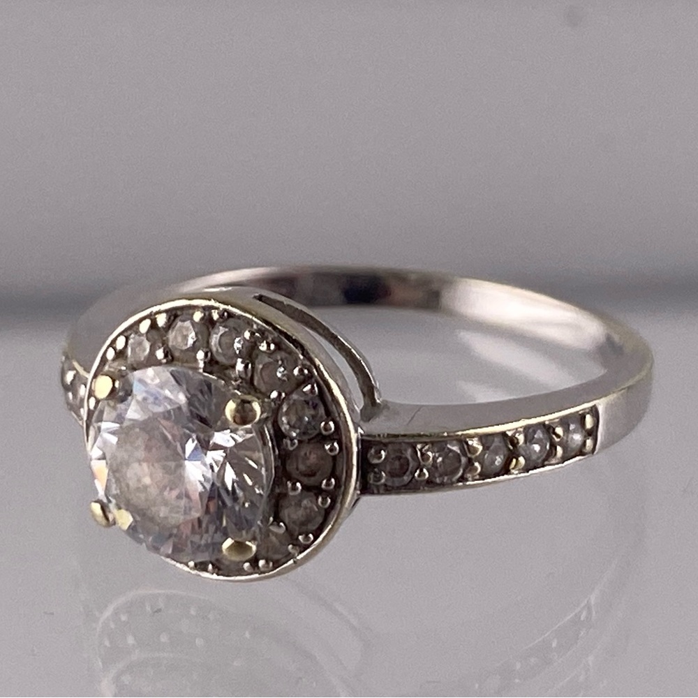 GORGEOUS 14k White Gold With Stones Engagement Ring - Size 6.5
